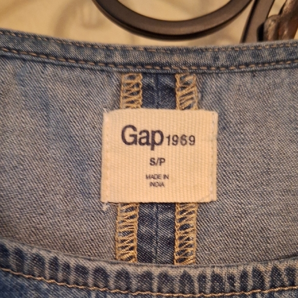 GAP Denim Top with Bell Sleeves. Excellent Condition size Small - Picture 3 of 8